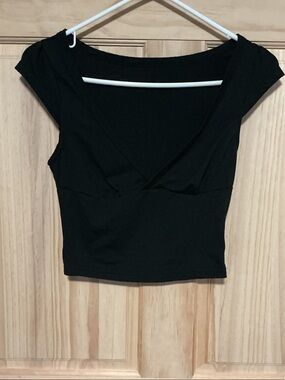 SHEIN Black V-Neck Cropped Cap-Sleeve Top